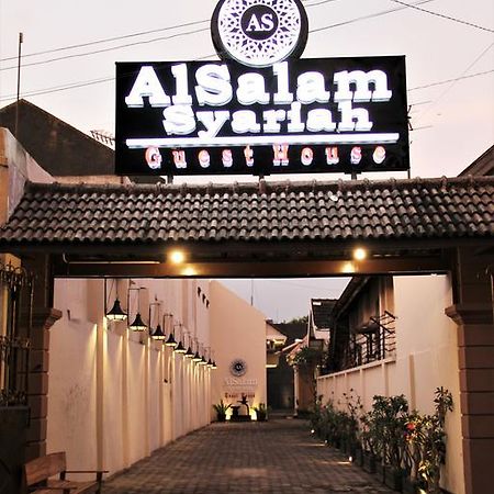 Alsalam Syariah Guesthouse Surakarta  Exterior photo