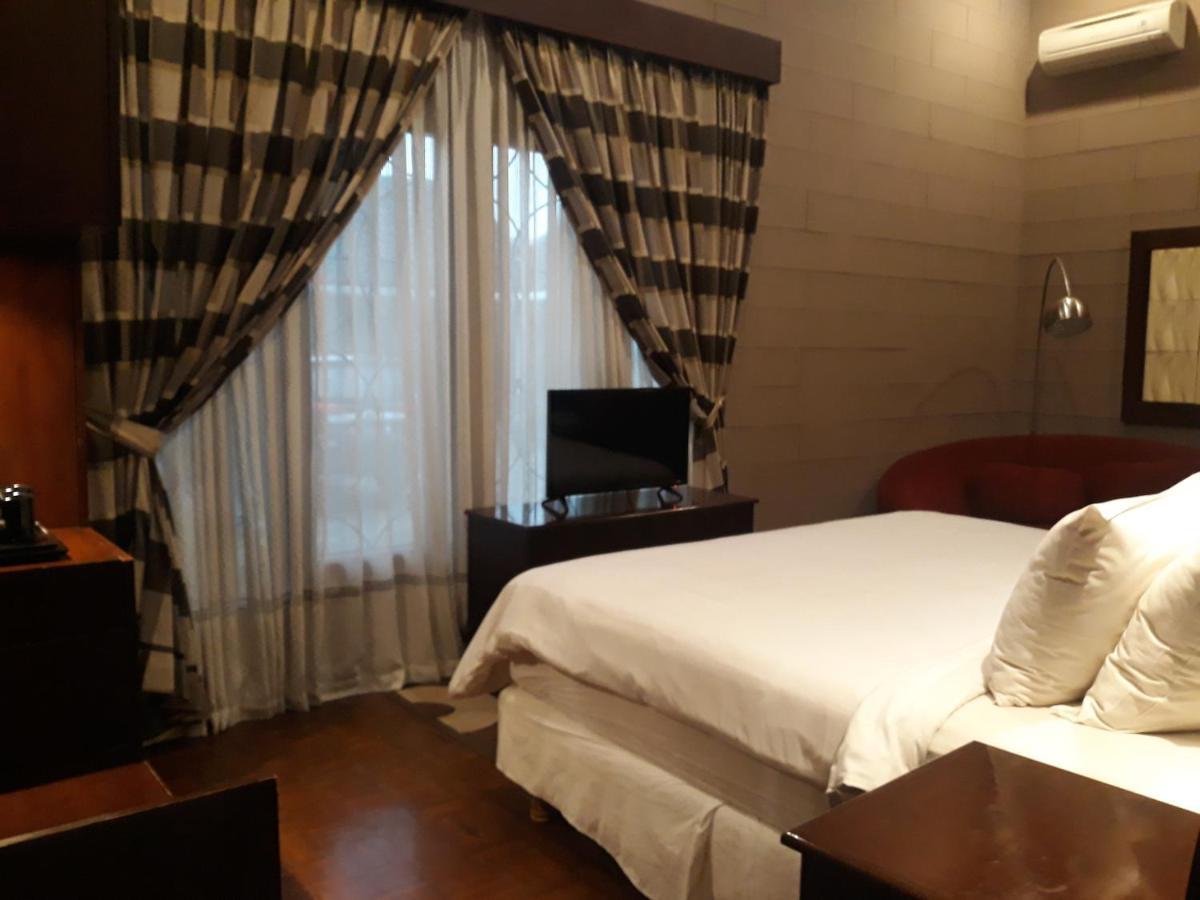 Alsalam Syariah Guesthouse Surakarta  Exterior photo
