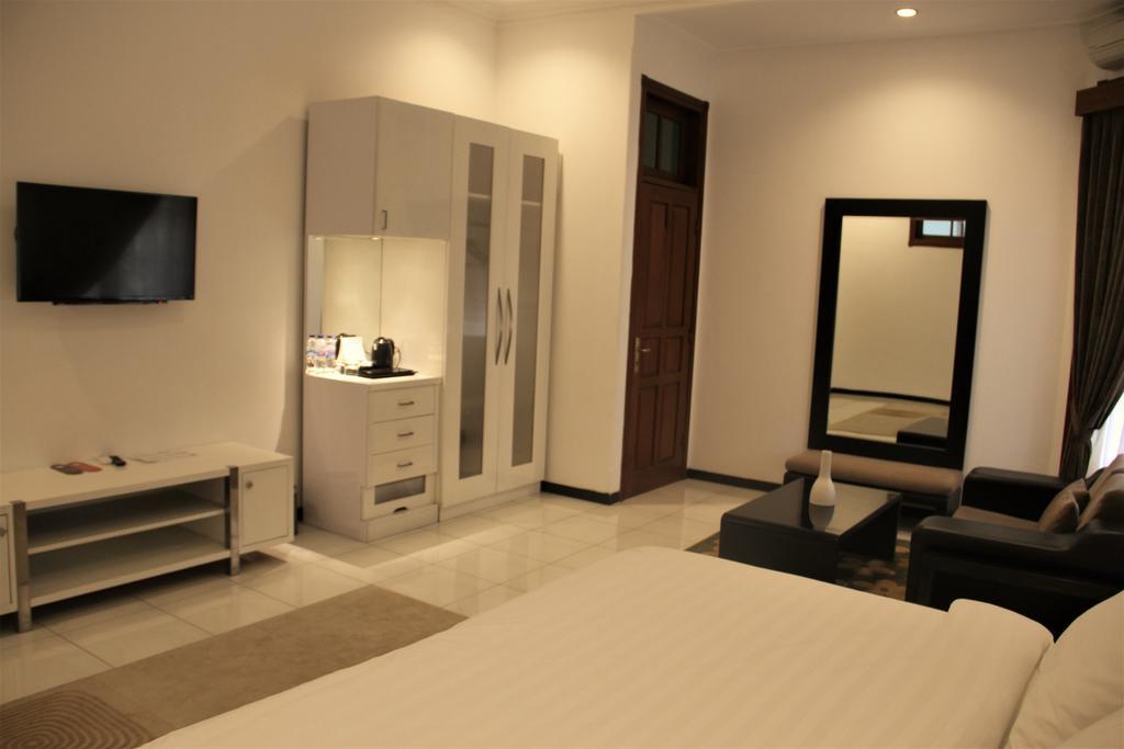 Alsalam Syariah Guesthouse Surakarta  Exterior photo