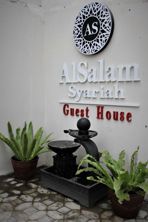 Alsalam Syariah Guesthouse Surakarta  Exterior photo