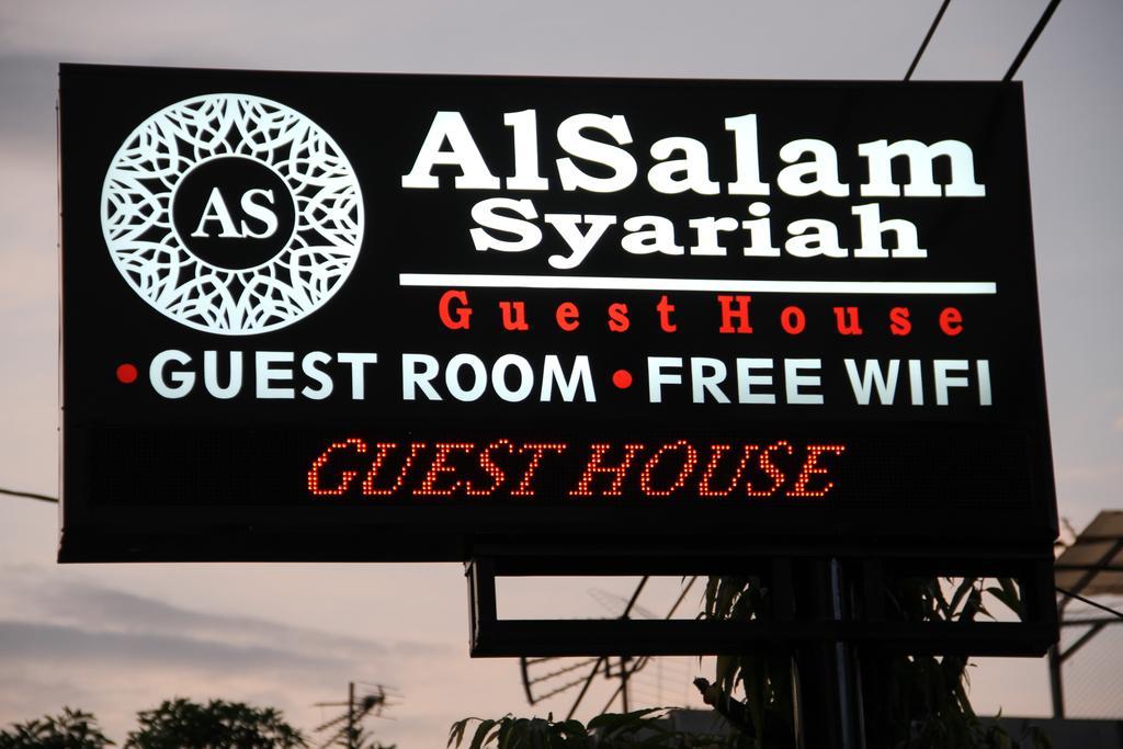 Alsalam Syariah Guesthouse Surakarta  Exterior photo